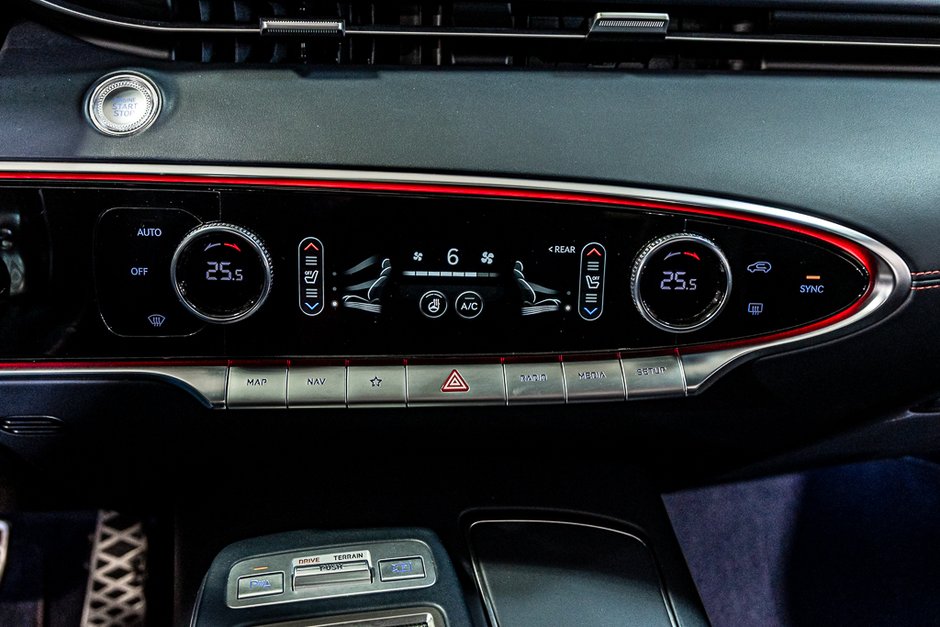 GENESIS GV70 2.5T PRESTIGE AWD TOIT GPS CUIR CAMERA 2022-32