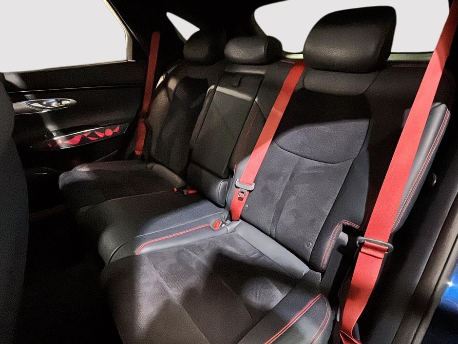 GENESIS GV70 2.5T PRESTIGE AWD TOIT OUVRANT CUIR NAVIGATION 2022-21