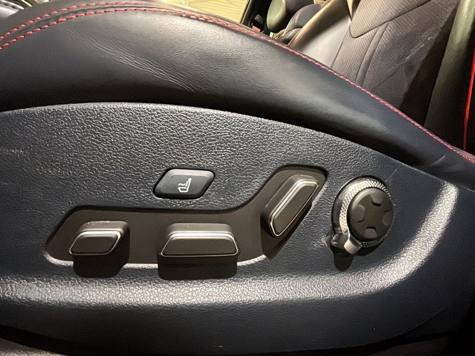 GENESIS GV70 2.5T PRESTIGE AWD TOIT OUVRANT CUIR NAVIGATION 2022-20