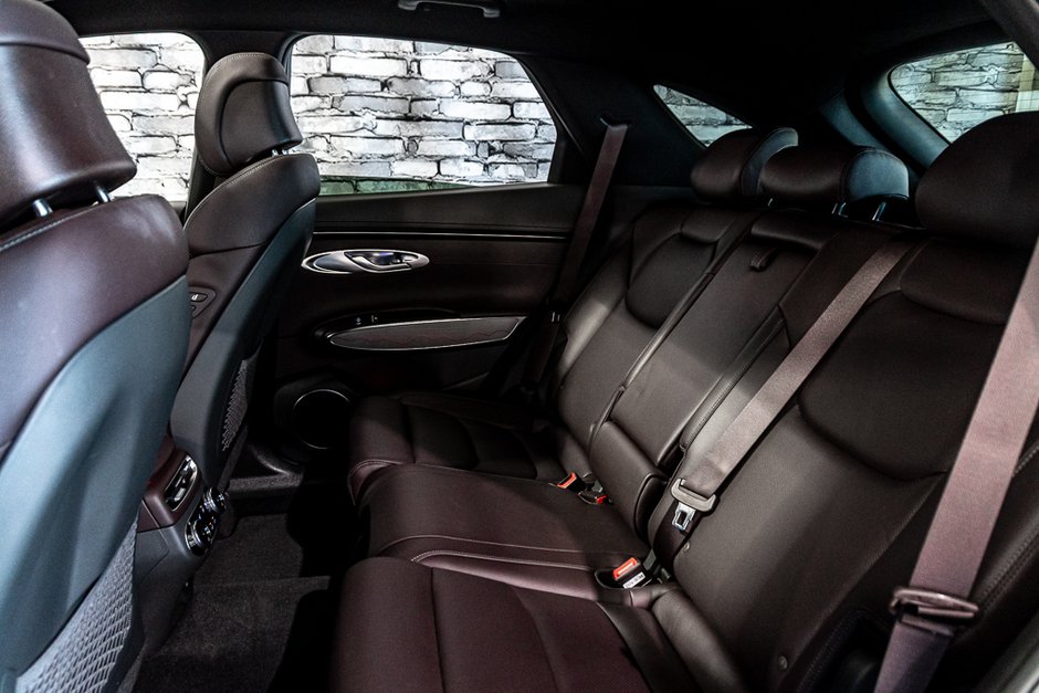 GENESIS GV70 2.5T ADVANCED AWD 300HP TOIT NAV CUIR MAGS 2024-18