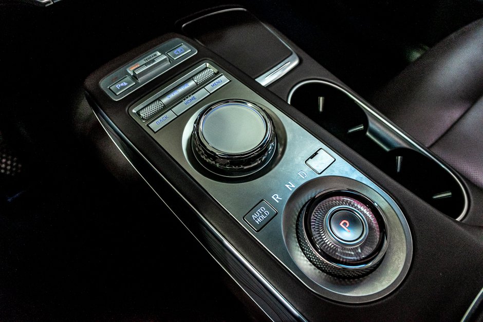 GENESIS GV70 2.5T ADVANCED AWD 300HP TOIT NAV CUIR MAGS 2024-25