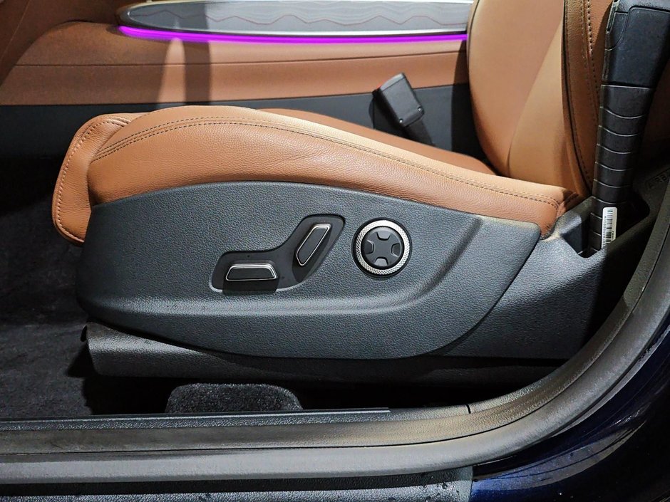 GENESIS GV70 2.5T ADVANCED PLUS TOIT CUIR CHAUFFANTS CAM360 GPS 2024-20