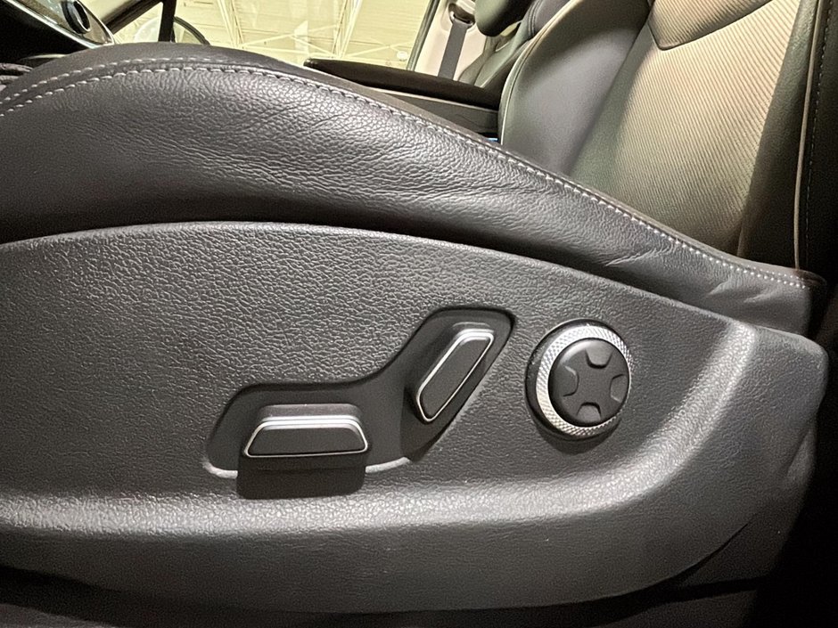 GENESIS GV70 2.5T Advanced Plus Toit Cuir Chauffants Gps Cam 2025-15