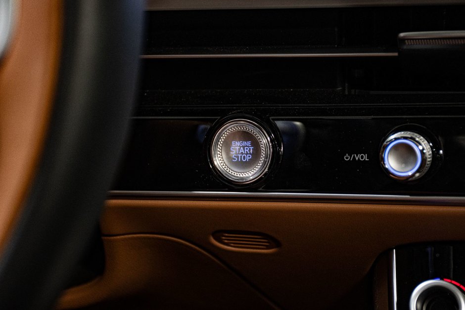 GENESIS GV70 PRESTIGE 2.5T AWD TOIT PANO CAM 360 PARK ASSIST 2026-30