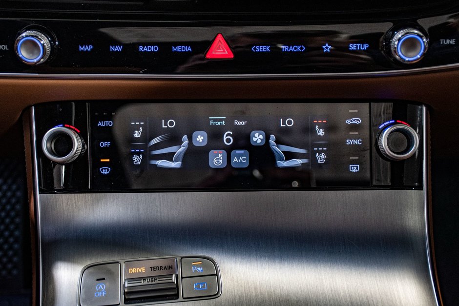 GENESIS GV70 PRESTIGE 2.5T AWD TOIT PANO CAM 360 PARK ASSIST 2026-31