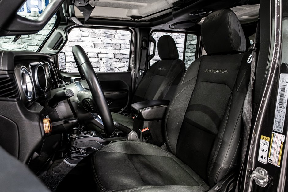 Jeep Wrangler Unlimited SAHARA V6 ALPINE DANA M220 GPS 2018.5 2018-18