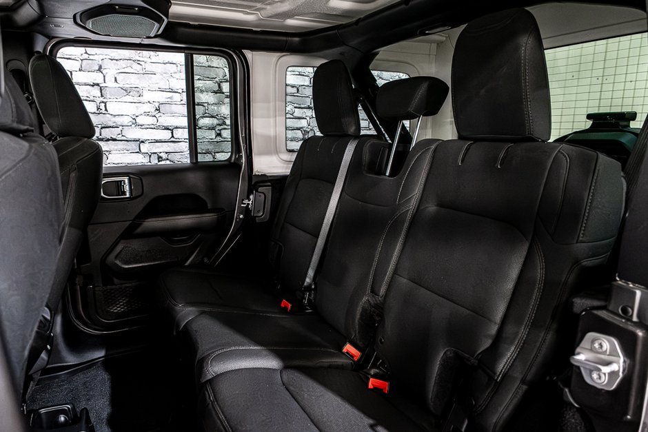 Jeep Wrangler Unlimited SAHARA V6 ALPINE DANA M220 GPS 2018.5 2018-19