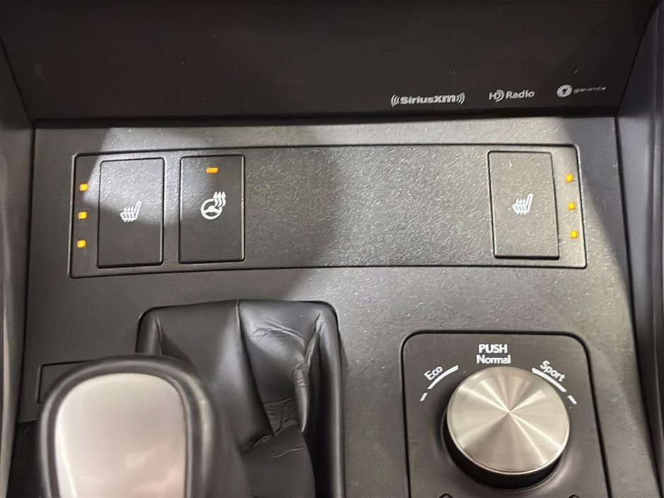 Lexus IS 300 F SPORT TOIT CUIR SIEGES CHAUFFANTS 2024-35