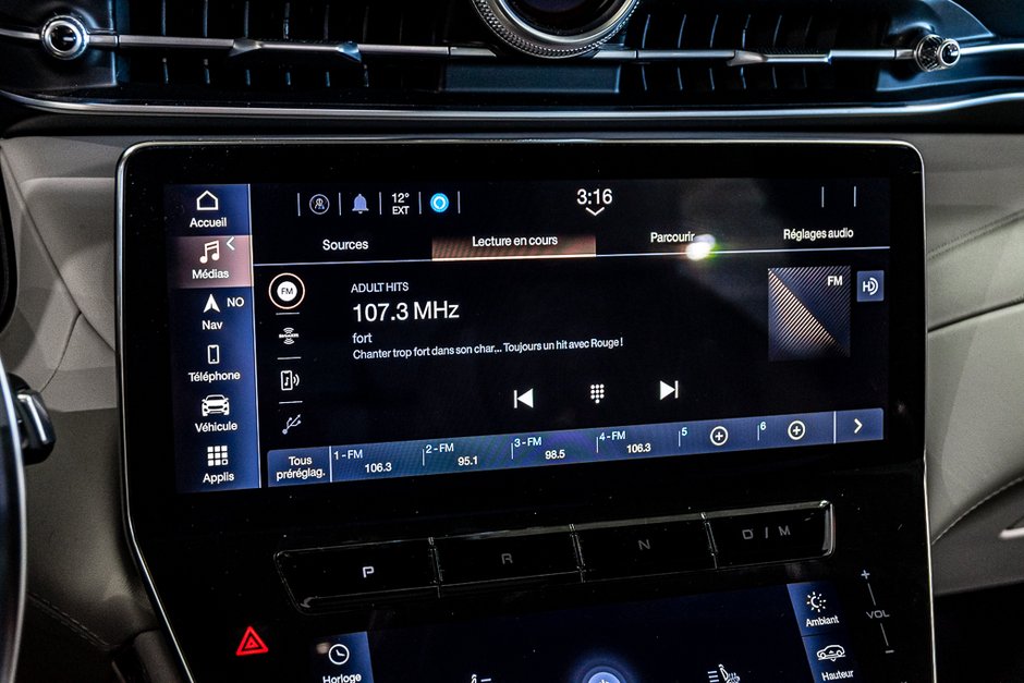 Maserati Grecale Modena Sonus faber AppleCarPlay Android Auto Hud 2023-24