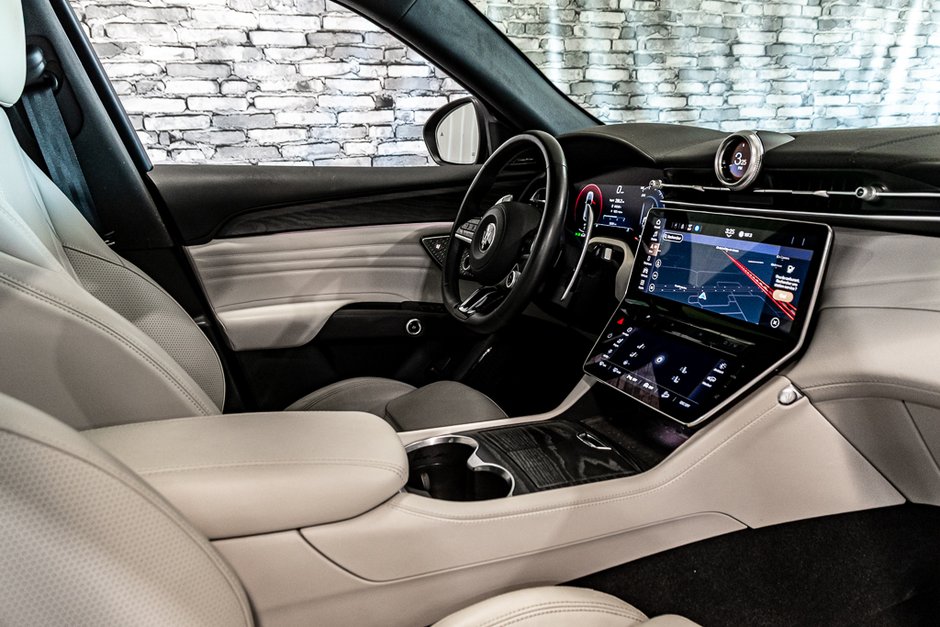 Maserati Grecale Modena Sonus faber AppleCarPlay Android Auto Hud 2023-17