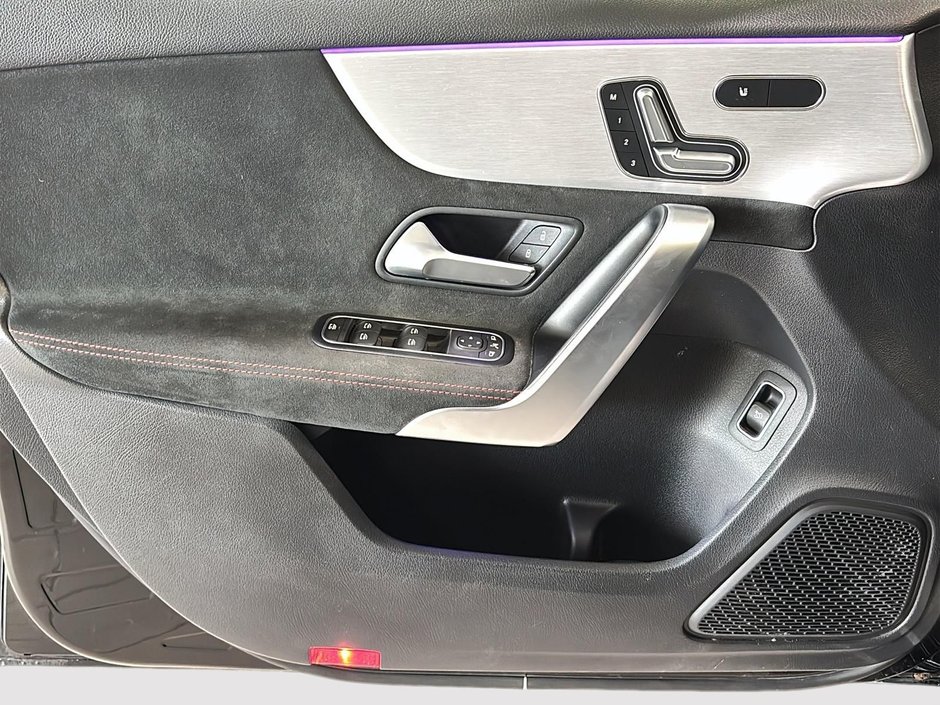 2022 Mercedes-Benz A-Class A 220 4MATIC AMG Night Package, TOIT CUIR-23