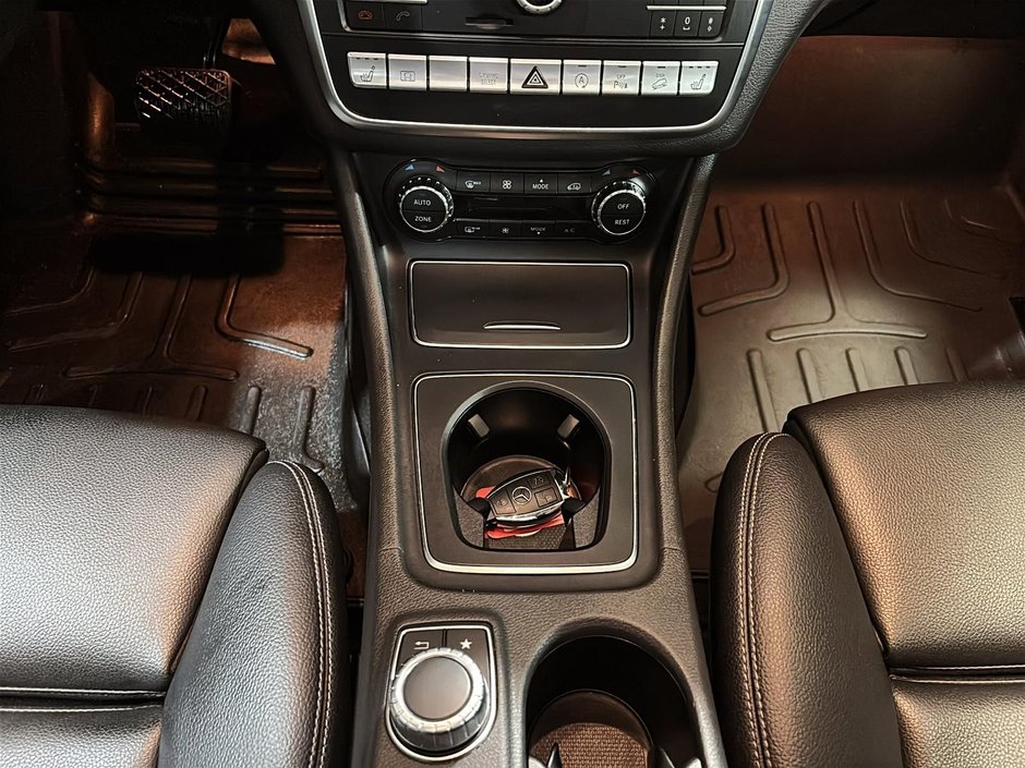 Mercedes-Benz GLA 250 AMG NIGHT PKG 4MATIC CUIR CAMERA 2020-25