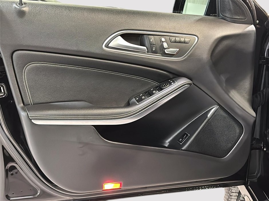 Mercedes-Benz GLA 250 AMG NIGHT PKG 4MATIC CUIR CAMERA 2020-17