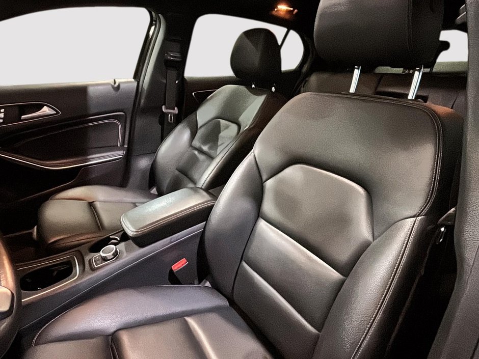 Mercedes-Benz GLA 250 AMG NIGHT PKG 4MATIC CUIR CAMERA 2020-18