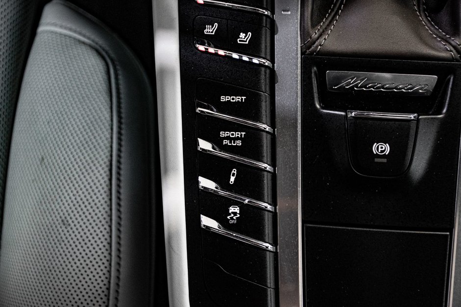 Porsche Macan TURBO AWD V6 400HP CUIR CAMERA NAV TOIT PANO 2015-29