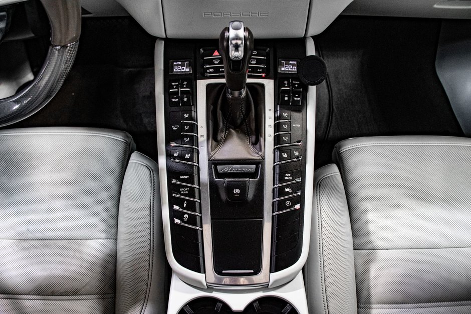 Porsche Macan TURBO AWD V6 400HP CUIR CAMERA NAV TOIT PANO 2015-27