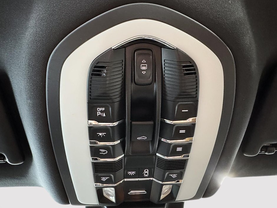 Porsche Macan TOIT CUIR GPS SIEGES CHAUFFANTS CAM GPS 2017-32