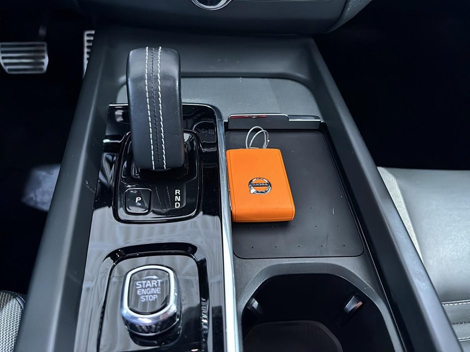 Volvo XC60 R-Design Harman Kardon Toit GPS Sieges Chauffants 2022-21