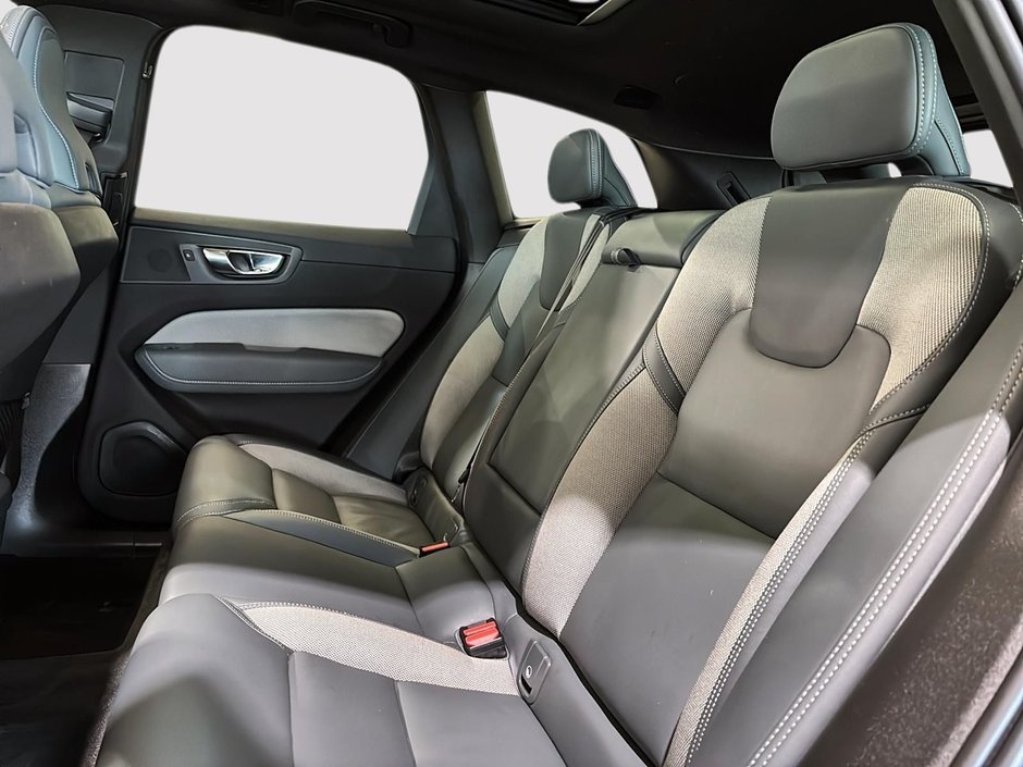 Volvo XC60 R-Design Harman Kardon Toit GPS Sieges Chauffants 2022-29