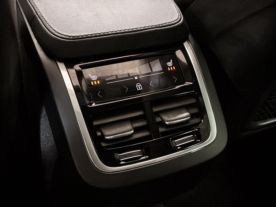 Volvo XC90 Plus Dark Theme B6 AWD 7 PASSAGERS TOIT GPS CUIR 2023-27