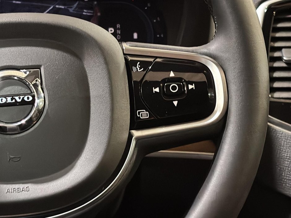 Volvo XC90 Plus Dark Theme B6 AWD 7 PASSAGERS TOIT GPS CUIR 2023-26