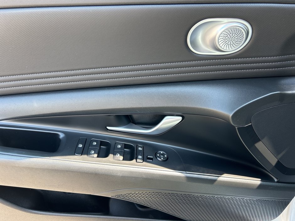 2023 Hyundai Elantra Preferred-9