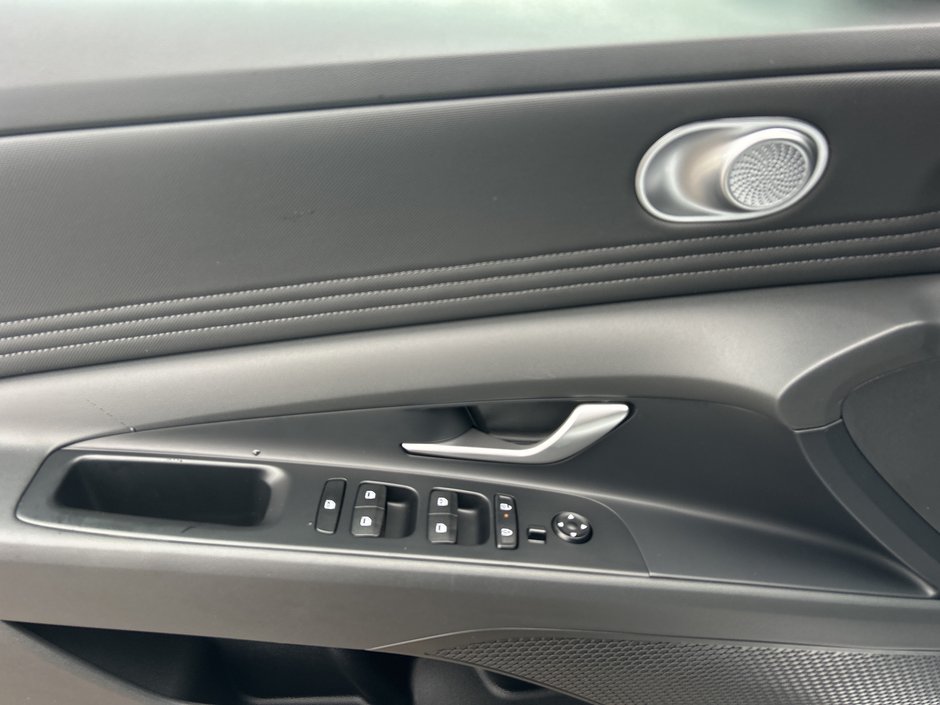 2025 Hyundai Elantra Preferred-12