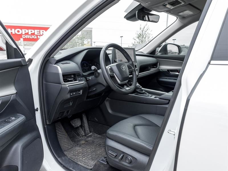 2024 Toyota Grand Highlander XLE AWD Wireless Phone Charging | Navi | Heated Steering | Leather | XLE | AWD-7