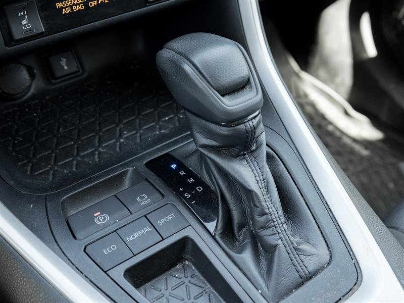 2020 Toyota RAV4 FWD LE Backup Cam | Heated Seats | Forward Collision Warning | LE-15
