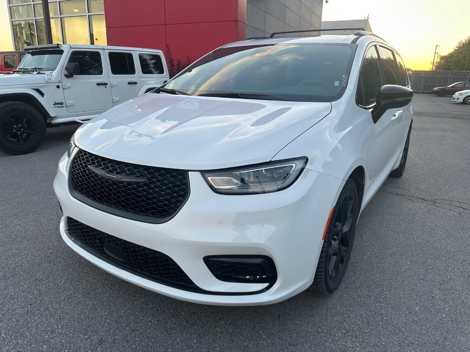 2025 Chrysler Pacifica Limited NAV**TOIT PANO**ALPINE**CUIR**GROUPE TECH**JANTES 20 POUCES