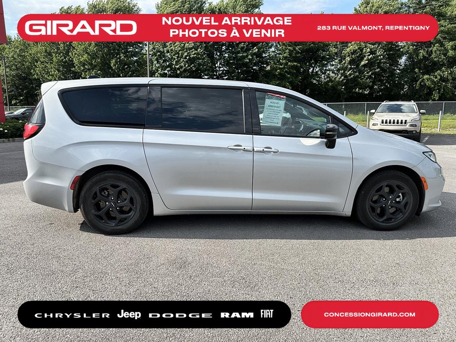 Chrysler Pacifica Hybrid Limited 2023
