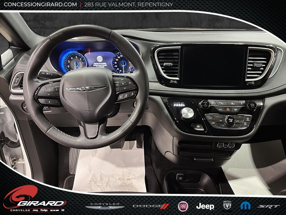 Chrysler Pacifica Touring 2023-13