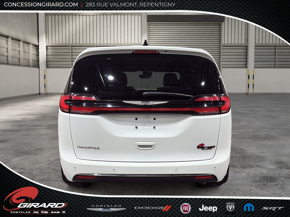 Chrysler Pacifica Touring 2023-6