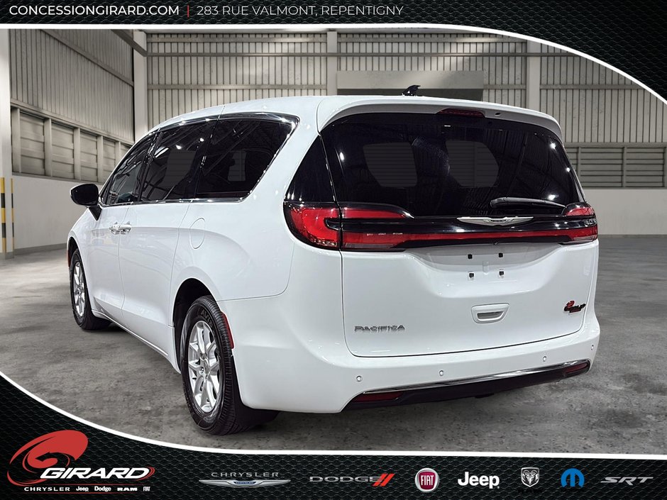 Chrysler Pacifica Touring 2023-7