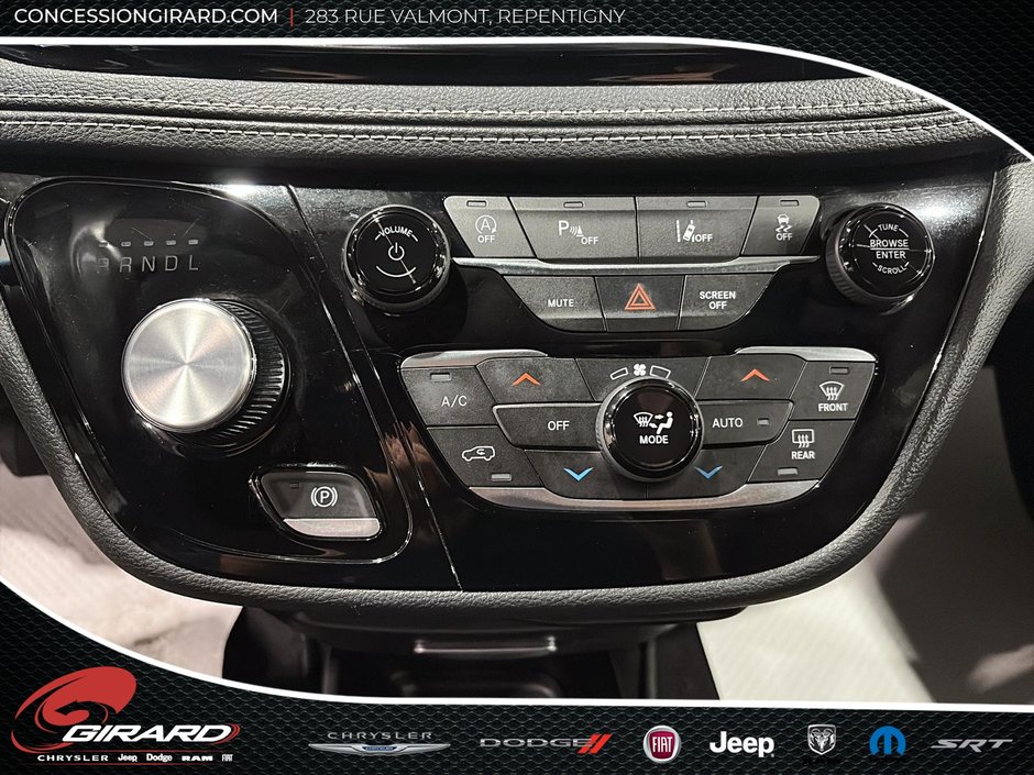 Chrysler Pacifica Touring 2023-19