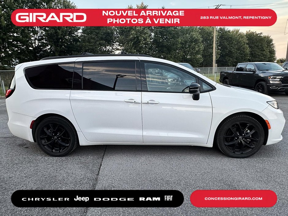 2025 Chrysler Pacifica Limited NAV**TOIT PANO**ALPINE**CUIR**GROUPE TECH**JANTES 20 POUCES