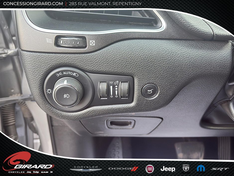 2022 Jeep Cherokee Trailhawk Elite-18