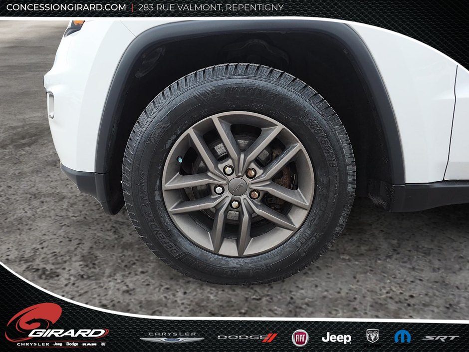 Jeep Grand Cherokee Laredo 75th Anniversary 2017-9