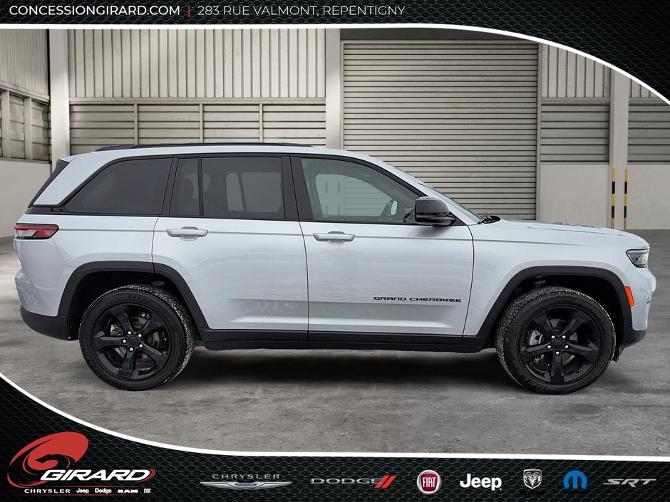 Jeep Grand Cherokee ALTITUDE, V6,Toit ouvrant, Mags 20 pouces noir 2022-3