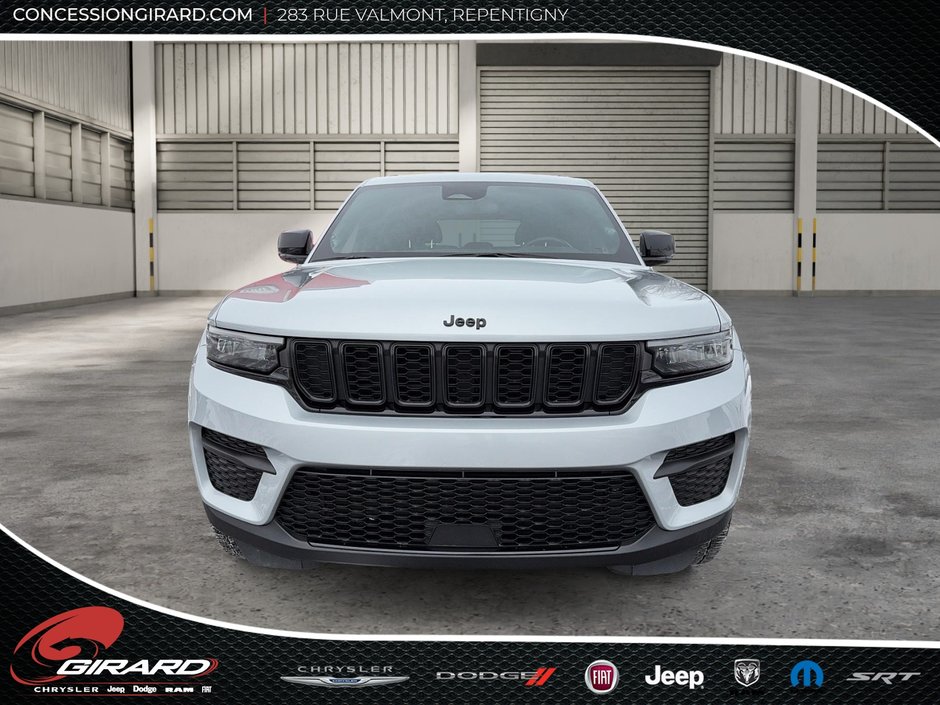 Jeep Grand Cherokee ALTITUDE, V6,Toit ouvrant, Mags 20 pouces noir 2022-1