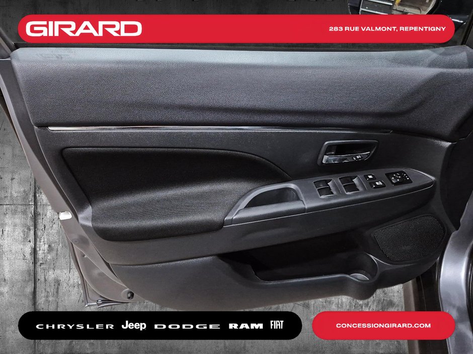 2025 Mitsubishi RVR SE