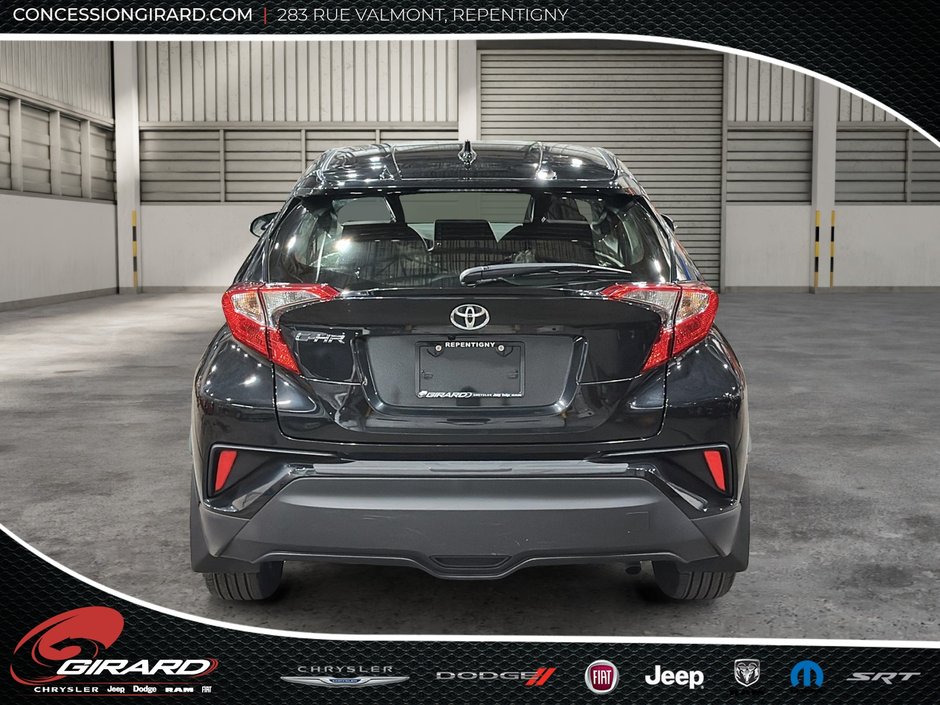 Toyota C-HR LE 2022-6