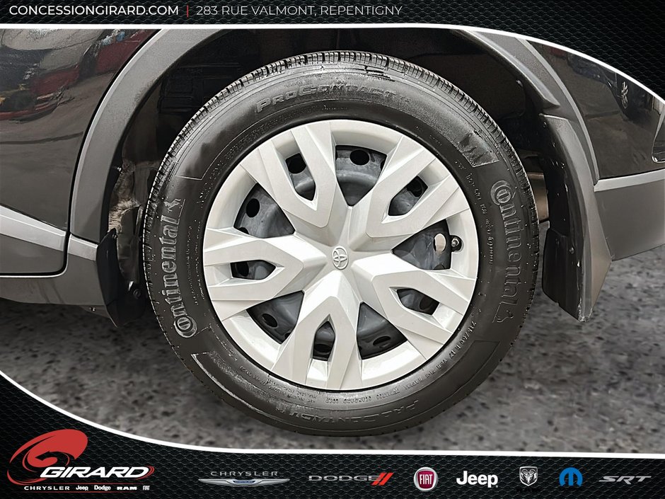 Toyota C-HR LE 2022-9