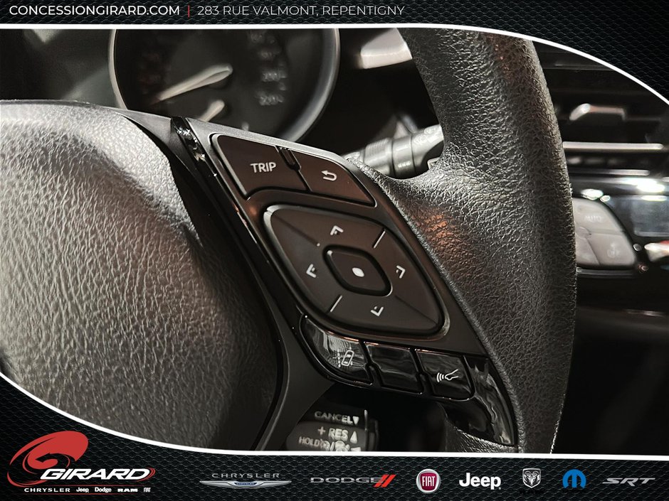 Toyota C-HR LE 2022-17