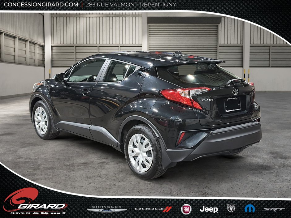 Toyota C-HR LE 2022-7