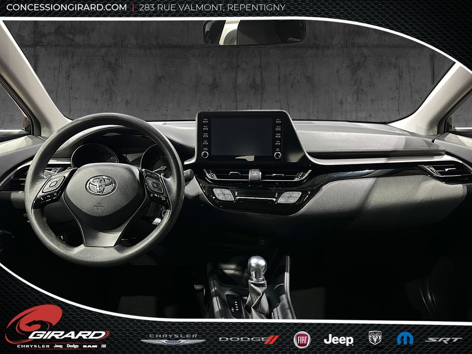 Toyota C-HR LE 2022-13