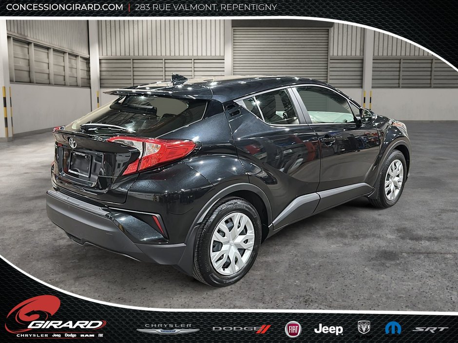 Toyota C-HR LE 2022-5