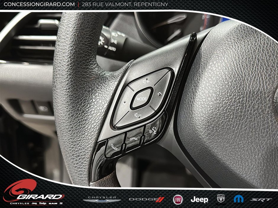 Toyota C-HR LE 2022-16