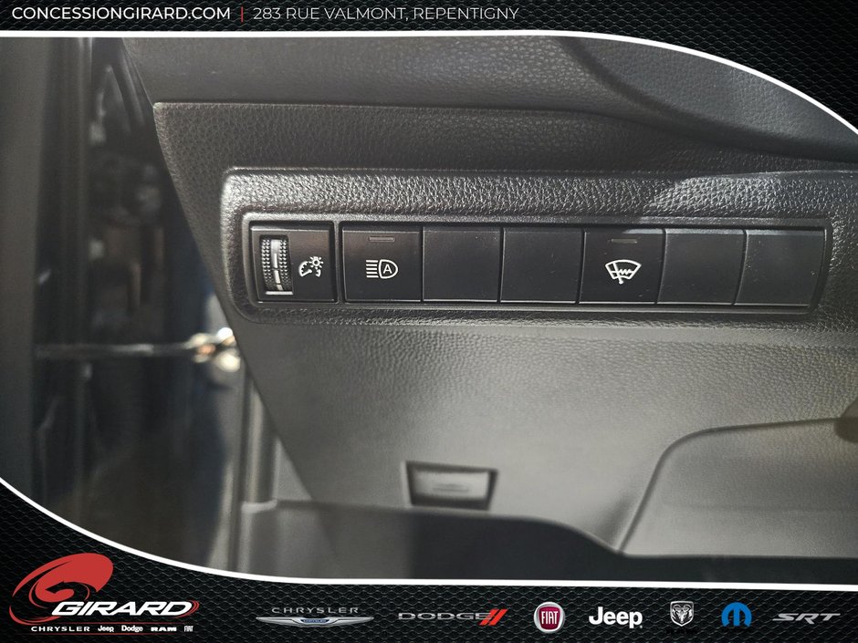 Toyota Corolla Hatchback S CVT 2022-18