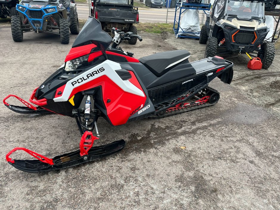 Polaris INDY VR1 850 MATRYX  2021